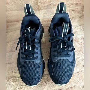 Reebok Zig Dynamica Sneaker- NAVY- SZ 7.5 WMNS